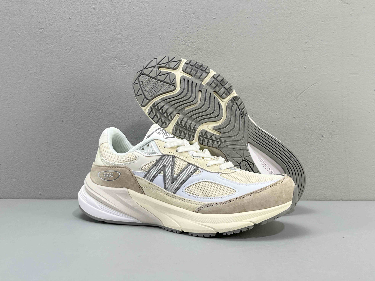 New Balance 990 V6