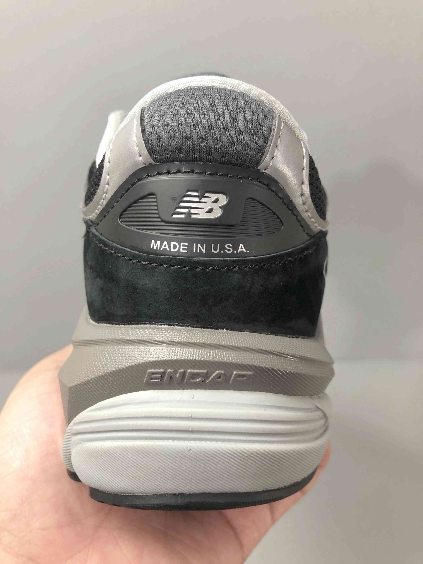 New Balance 990 V6