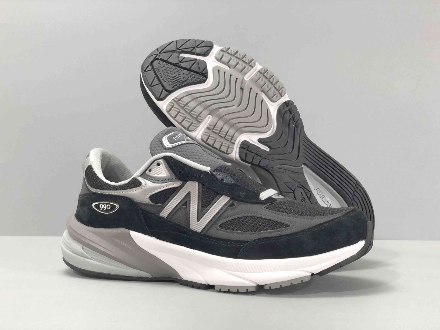 New Balance 990 V6