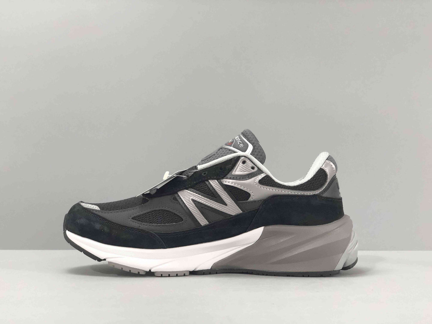 New Balance 990 V6