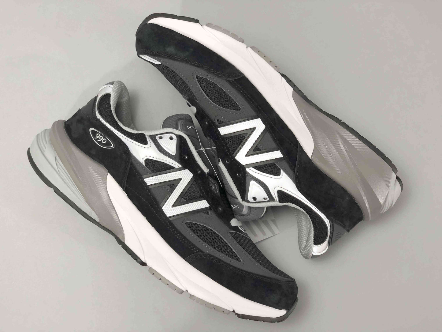 New Balance 990 V6