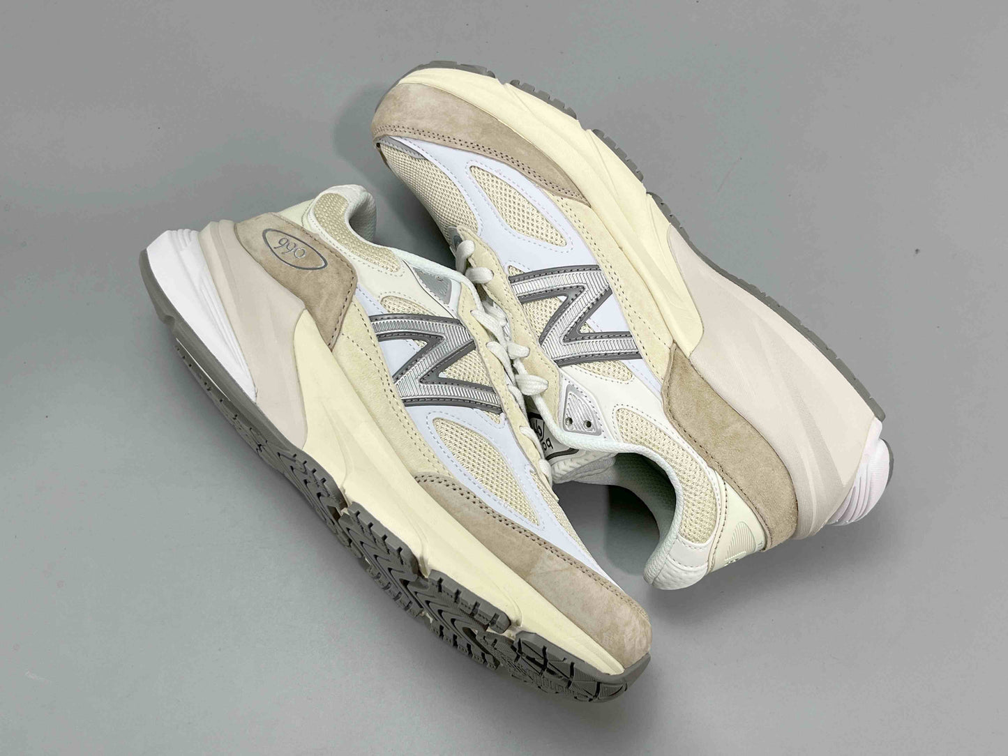 New Balance 990 V6