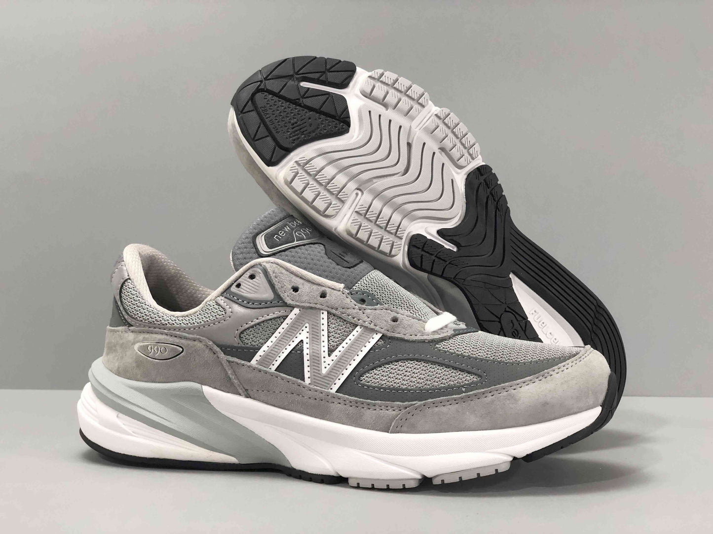 New Balance 990 V6