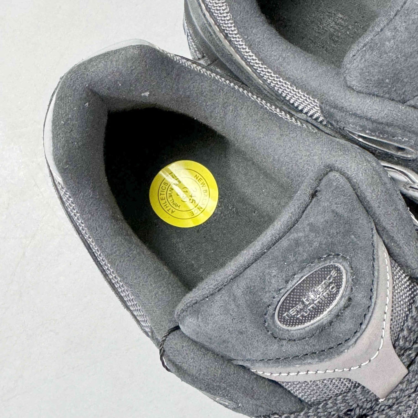 New Balance NB 2002R