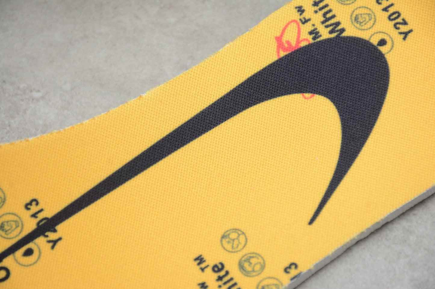 Off-White x Nike Air Rubber Dunk“University Gold