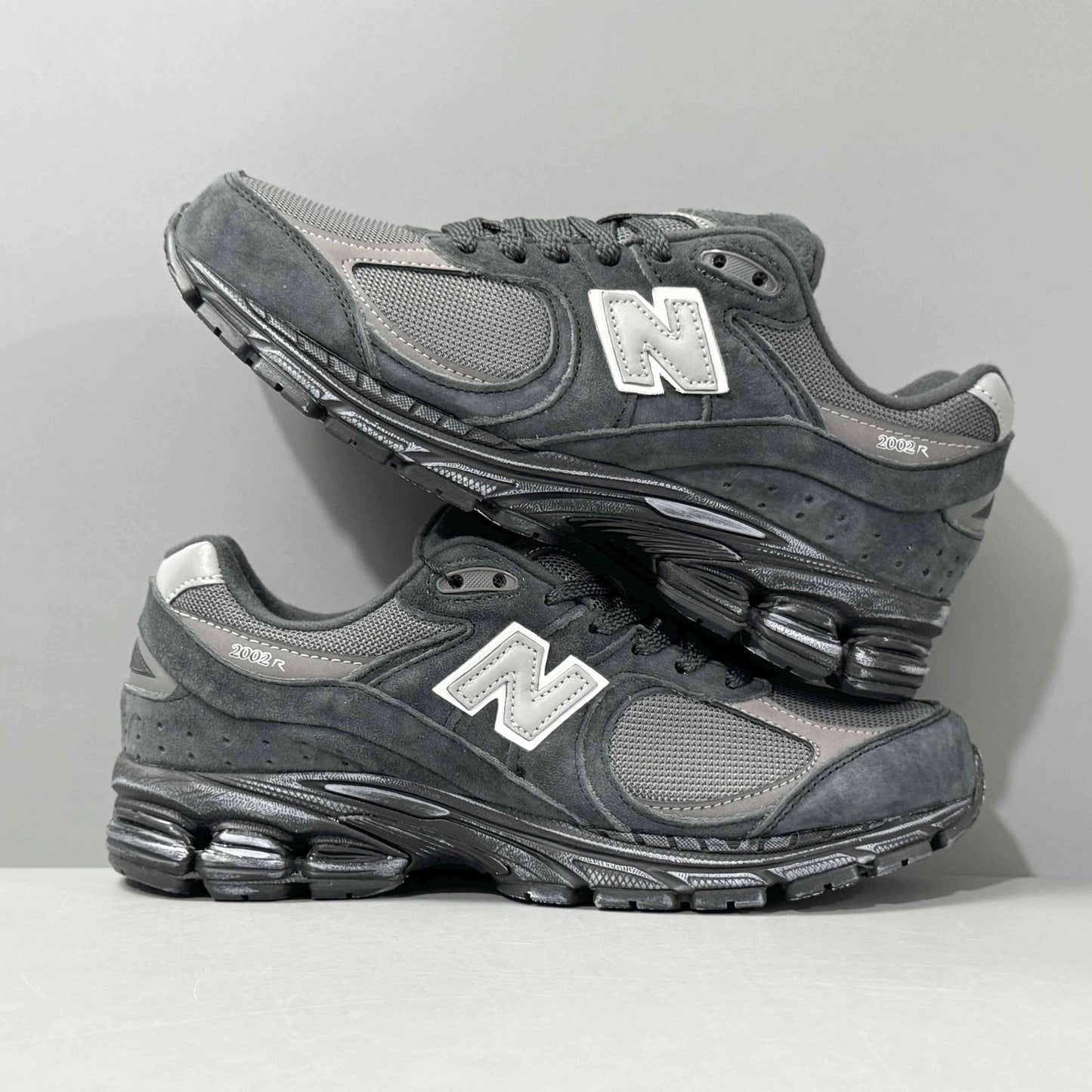 New Balance NB 2002R